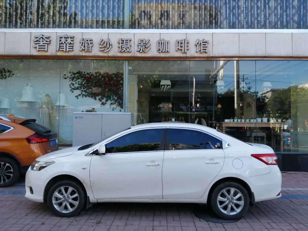 邢台奢靡私人相约摄影馆（邢台朵诗薇丹礼服馆）---婚纱租赁