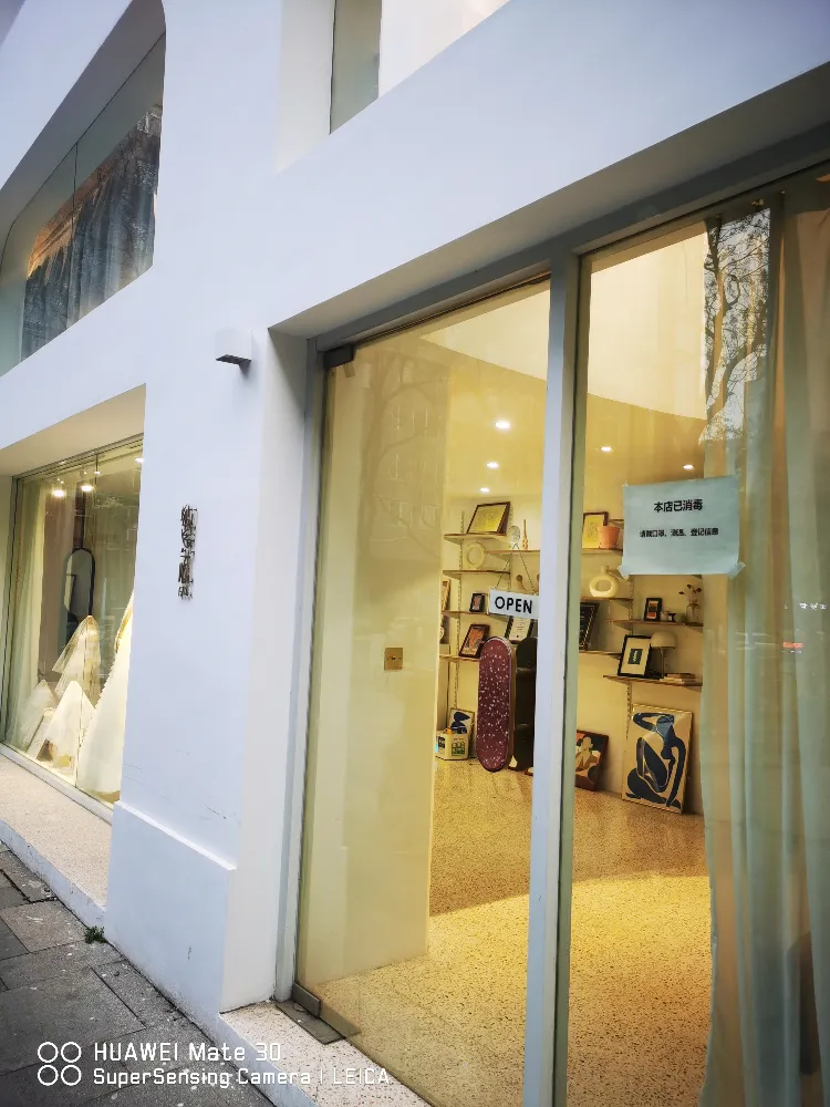 西安繁减礼服馆---婚纱租赁