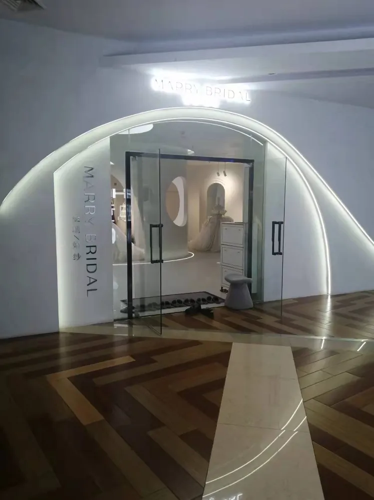 宜春曼瑞礼服馆---婚纱租赁