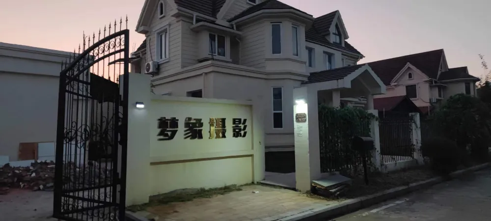 郑州贝熹婚纱艺术馆---婚纱租赁 