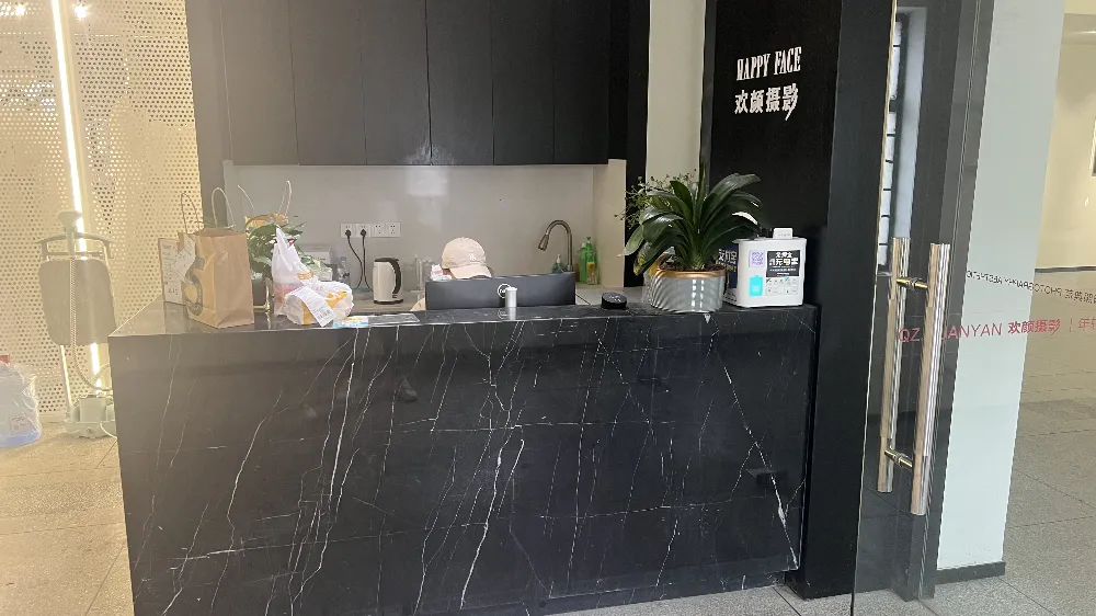 衢州欢颜摄影工作室（米亚婚纱）---礼服租赁