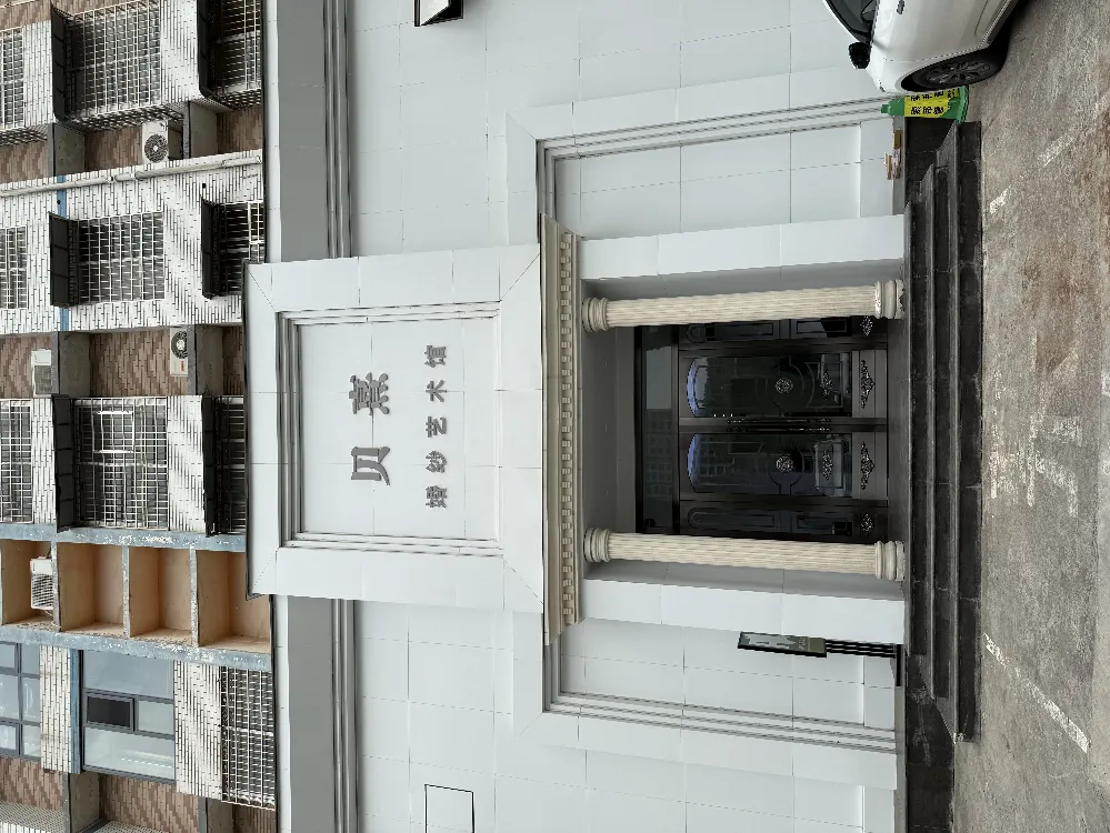 郑州贝熹婚纱艺术馆---礼服租赁